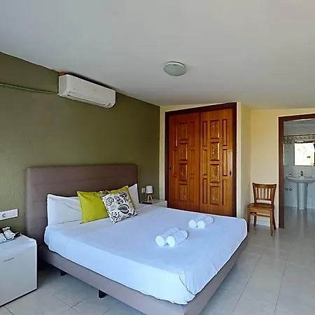 Guest house Cafe Soles 3*